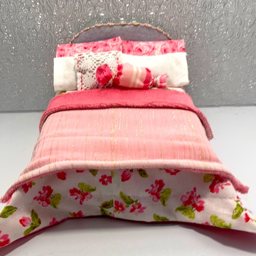 1:12 scale pink dollhouse bed & bedding ensemble